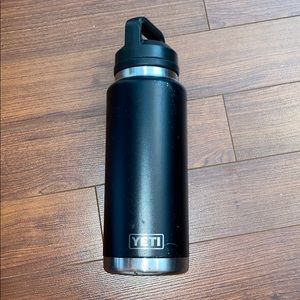 Yeti black large water bottle